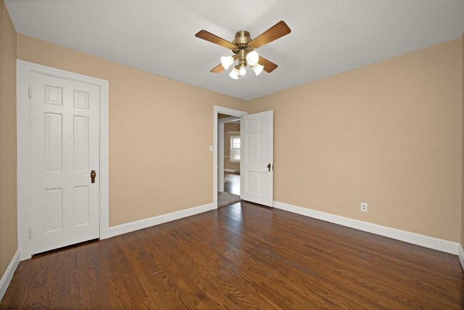 Building Photo - 109 W Poplar St