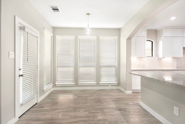 Building Photo - 28243 Chalet Park Dr