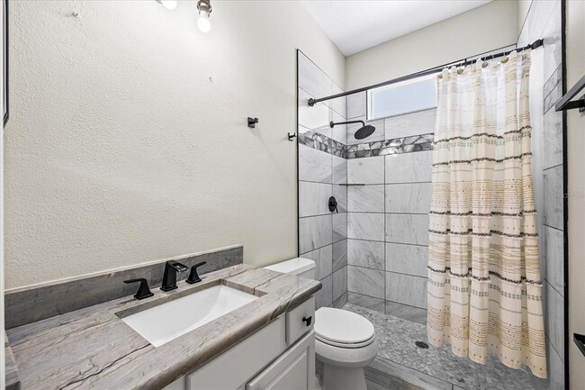 Building Photo - 12422 Creek Edge Dr