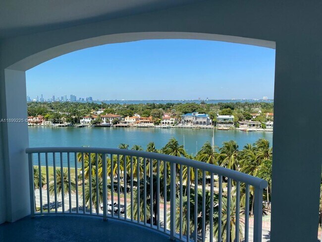 Building Photo - 5401 Collins Ave