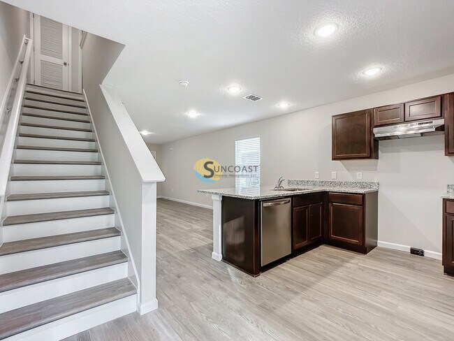 Building Photo - 6145 Delmar Pl