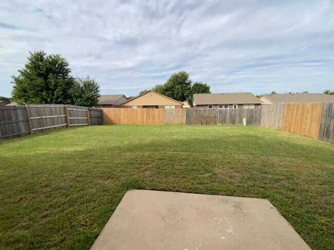 Building Photo - 3 bedroom 2 bath - SW OKC