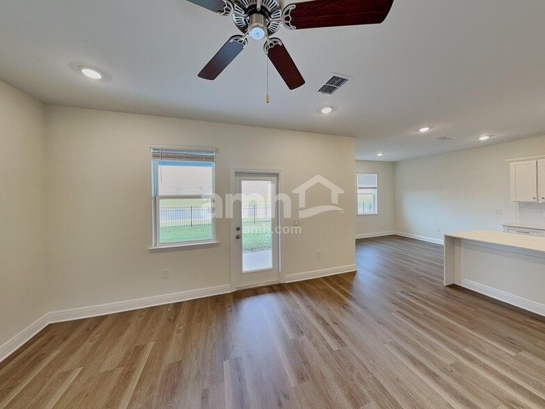 Building Photo - 5970 Sycamore Pl St