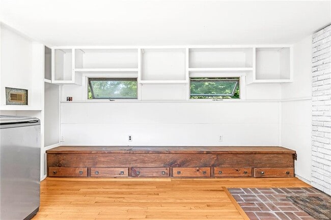 Building Photo - 214 Highland Rd