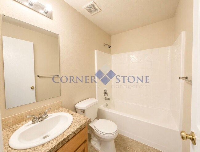 Building Photo - Large 4 Bedroom Home with Bonus Room!