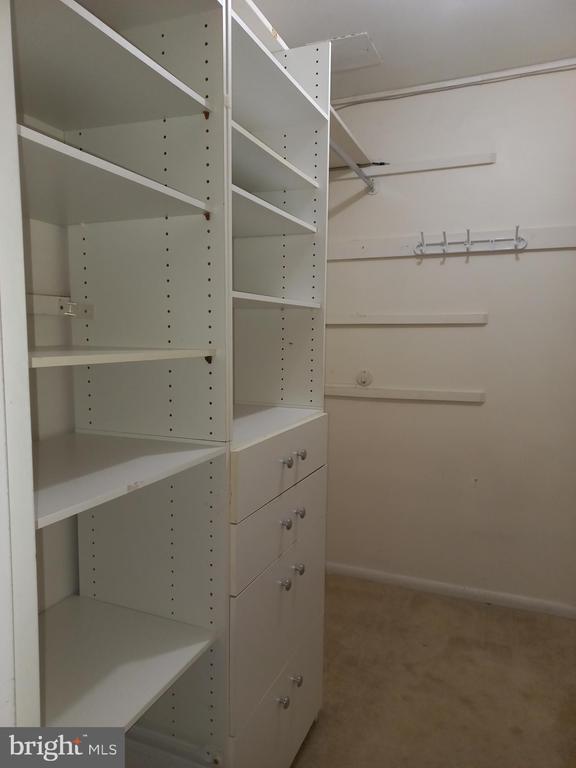 Building Photo - 10201 Grosvenor Pl