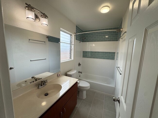 Building Photo - For rent: 98-1433 Kaahumanu St. #F, Aiea, ...