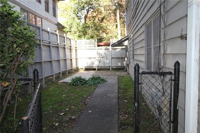 Building Photo - 2054 E Roxboro Rd NE