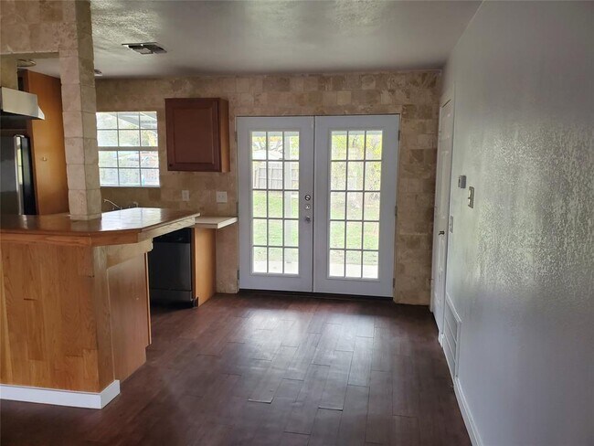 Building Photo - 807 Fernwood Cove