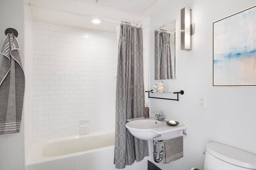 Building Photo - 401 Washington St