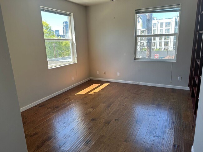 Building Photo - $3,200 / 1700ft2 - Prime Office Space for ...