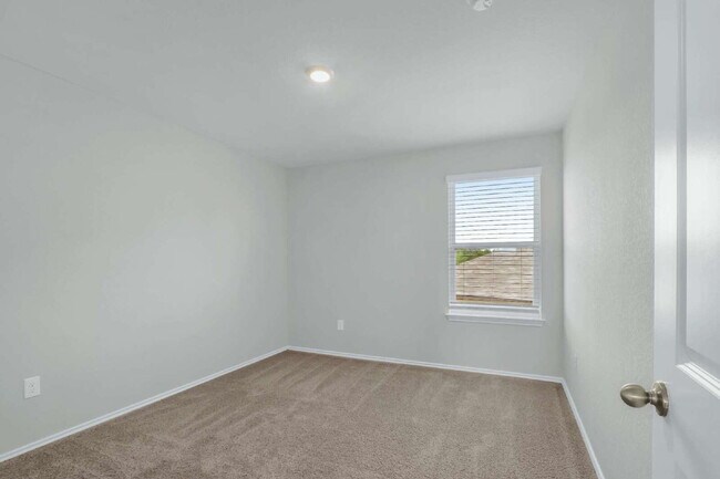 Building Photo - "Spacious 5-Bedroom San Antonio Gem with G...