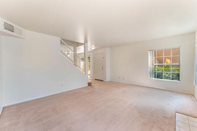 Building Photo - Northwest Townhome