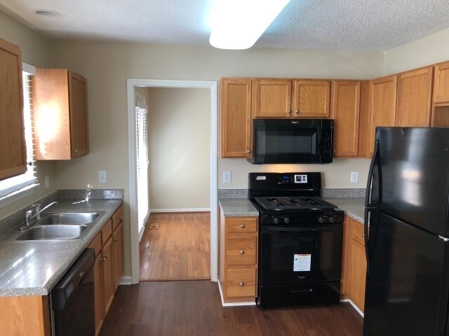 Building Photo - 109 Hidden Farm Ln