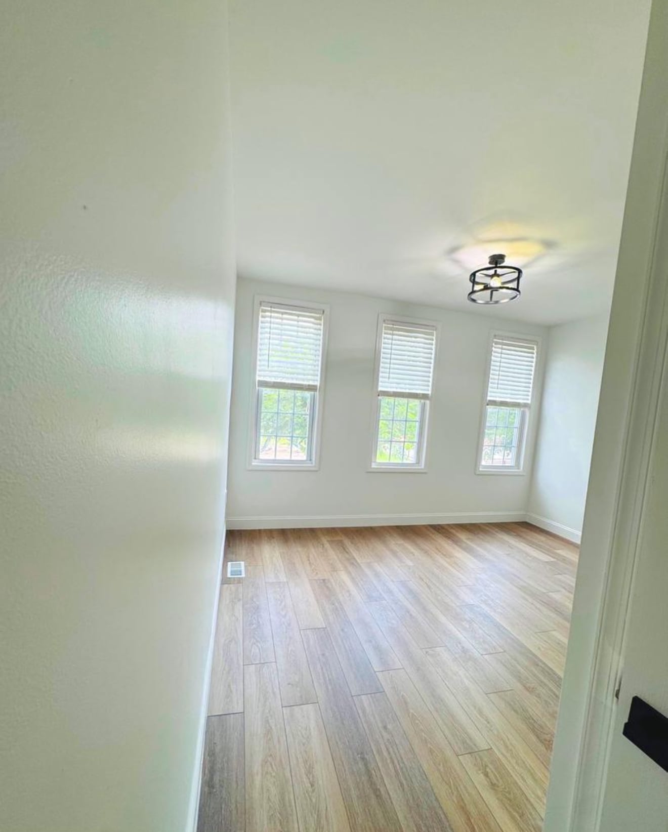 Master bedroom - 1402 W Saratoga St