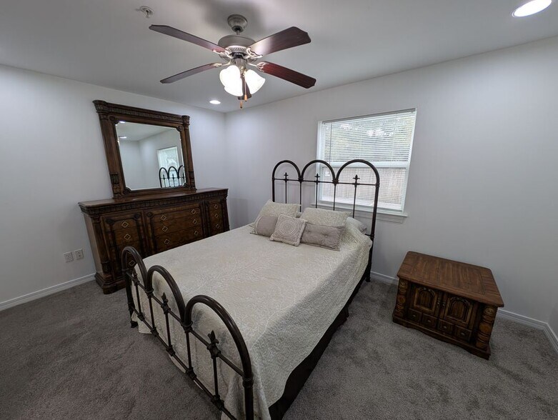 Building Photo - 1282 Beach Blvd