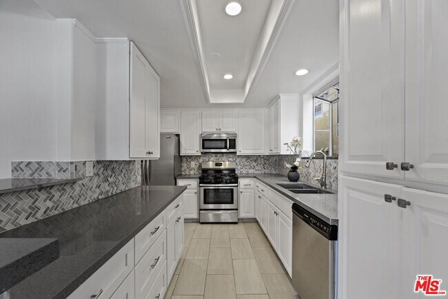 Building Photo - 1811 Manning Ave