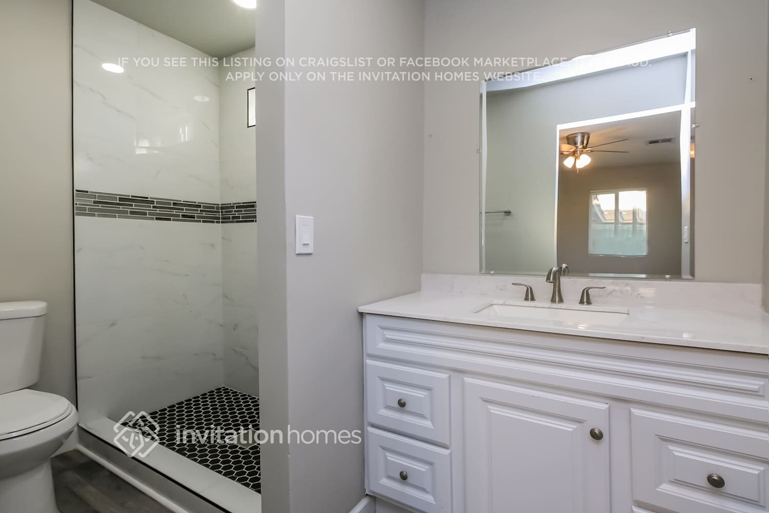 Building Photo - 3520 E Pueblo Ave