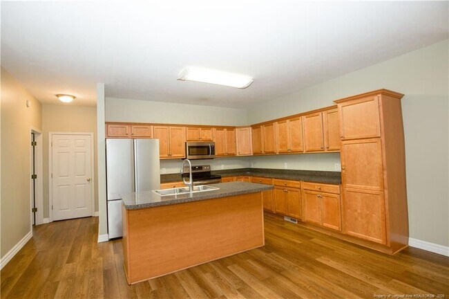 Building Photo - 110 Willow Creek Ln