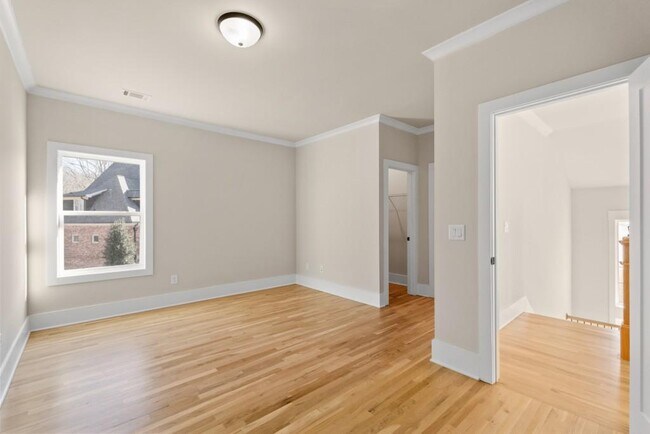 Building Photo - 568 Versailles Dr