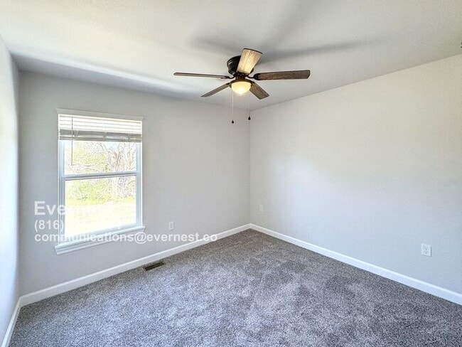 Building Photo - Beautiful 3-Bedroom Townhome with Modern A...