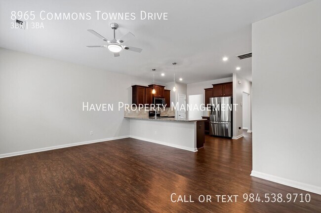 Building Photo - 8965 Commons Townes Dr