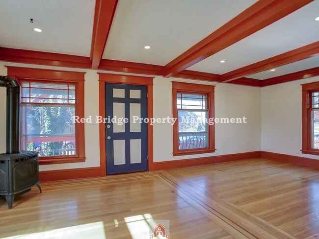 Building Photo - 5022 NE 23rd Ave