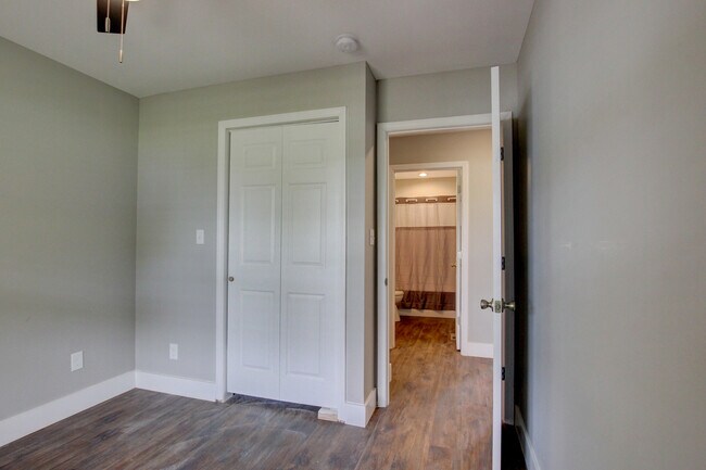 Building Photo - 5821 Highland Lick Rd