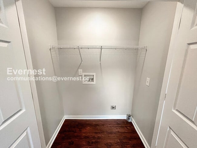 Building Photo - 908 E 16th Ave