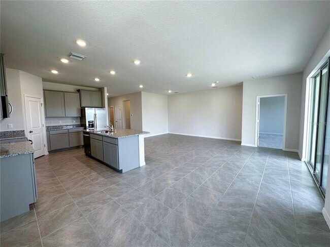 Building Photo - 13819 Wineberry Dr