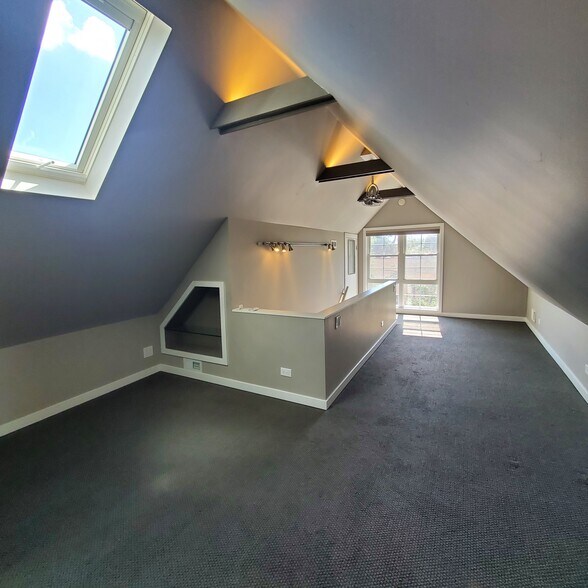 Building Photo - 4704 N Kennicott Ave