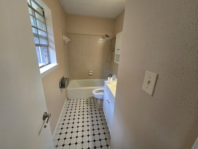 Building Photo - 34 Pembrook Cir