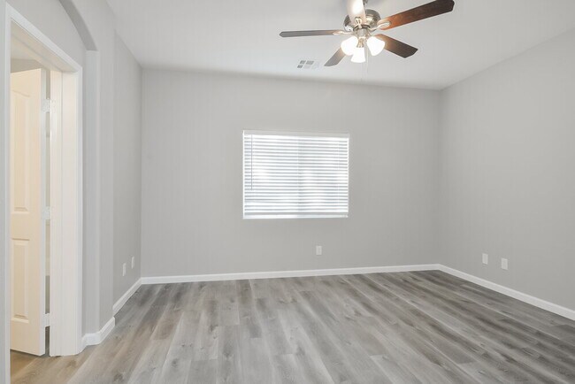 Building Photo - 4815 Longshot Dr