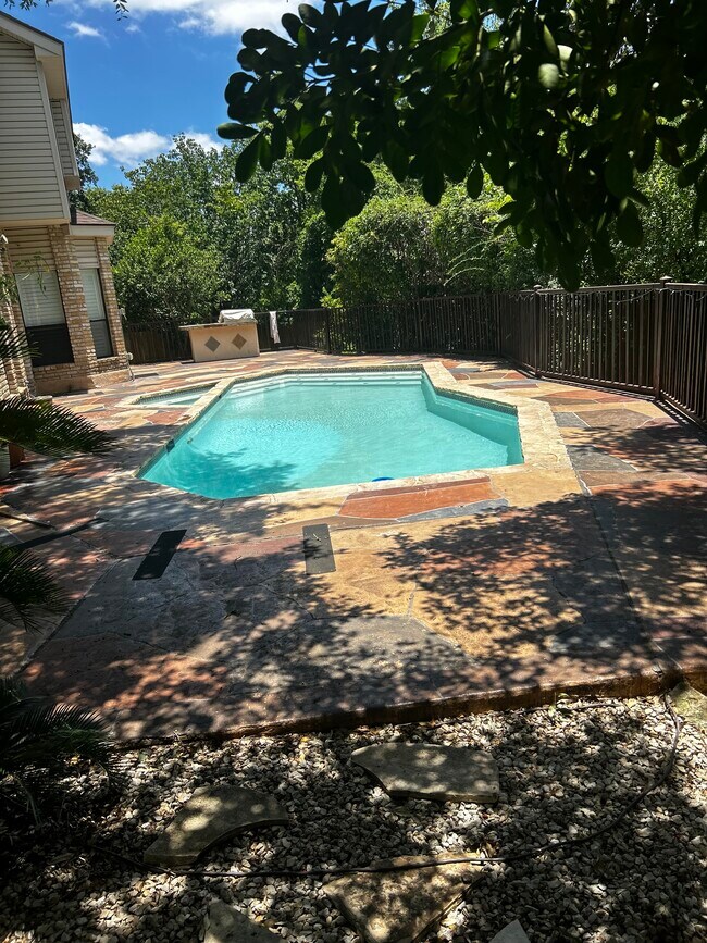 Building Photo - 15603 Rose Crest