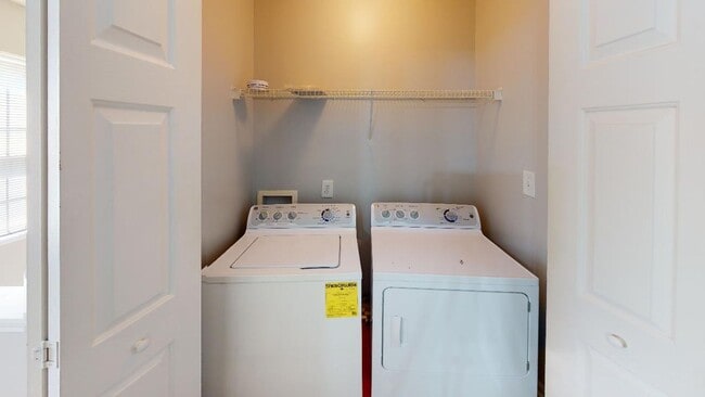 Building Photo - Recently Renovated Single Family Home in t...
