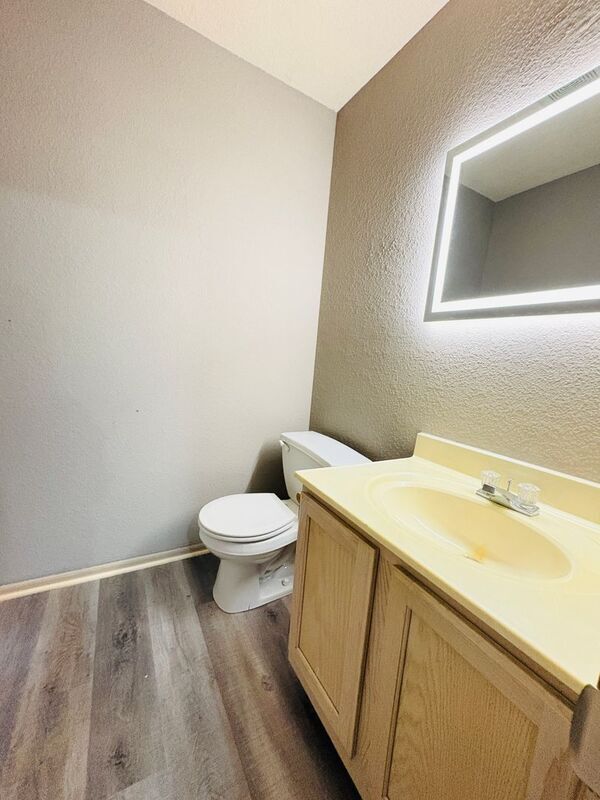 Building Photo - 808 NE Independence Ct