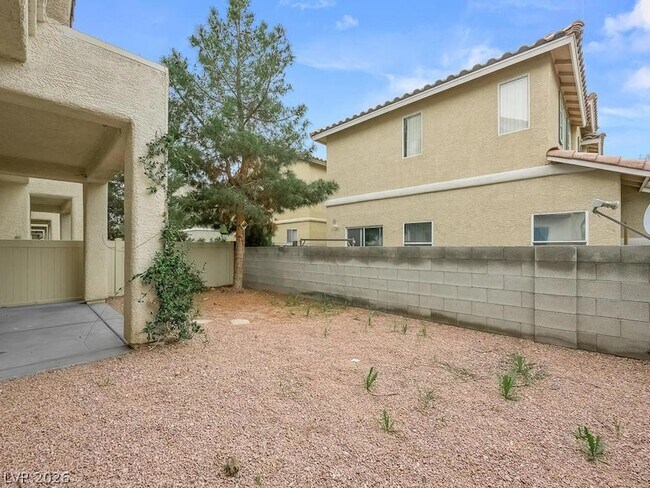Building Photo - 10653 Petricola St