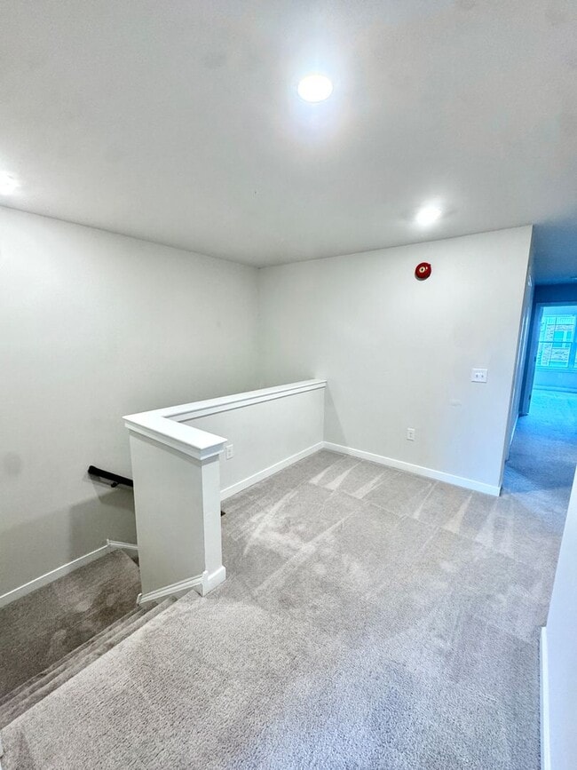 Building Photo - THREE BEDROOM/2.5 BATH TOWNHOME in Southern Lehigh School District