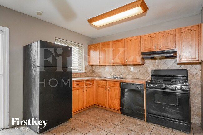 Building Photo - 5323 Ville-Cecelia Ln