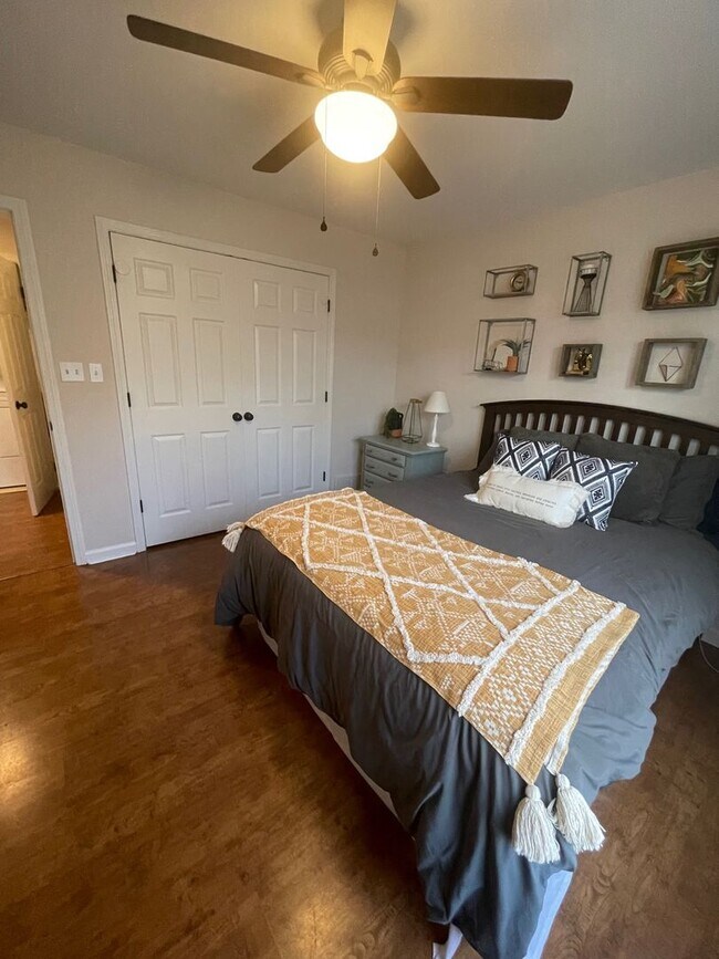 Building Photo - Eastside Three Bedroom Available for Rent July 2026