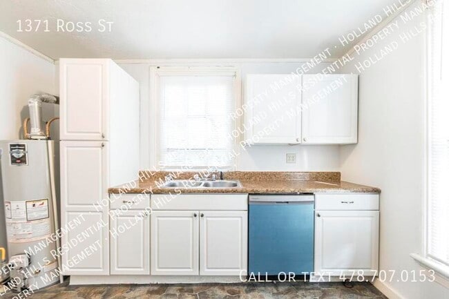 Building Photo - 1371 Ross St