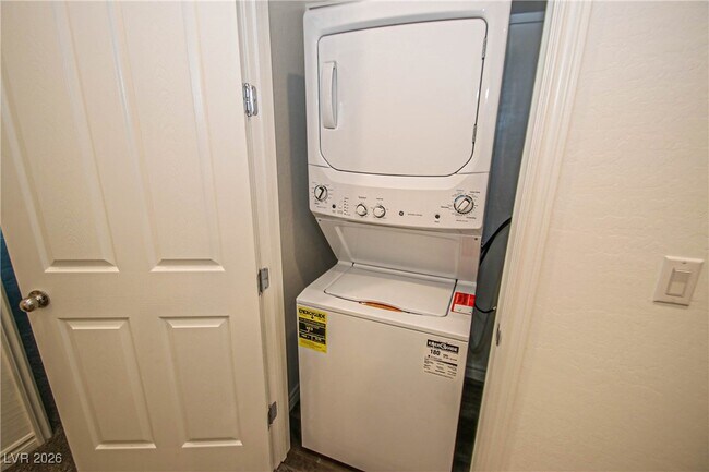 Building Photo - 20 Barbara Ln