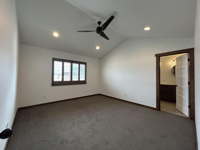 Building Photo - Luxury 4 Bed / 2 Bath Home on .84 Acres – 3 Car Garage – RV Parking