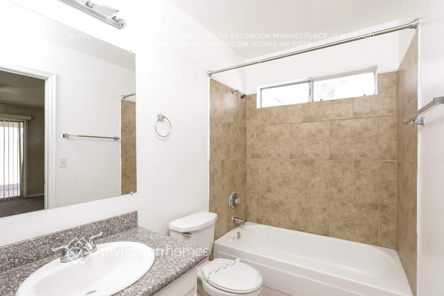 Building Photo - 630 E Jensen St