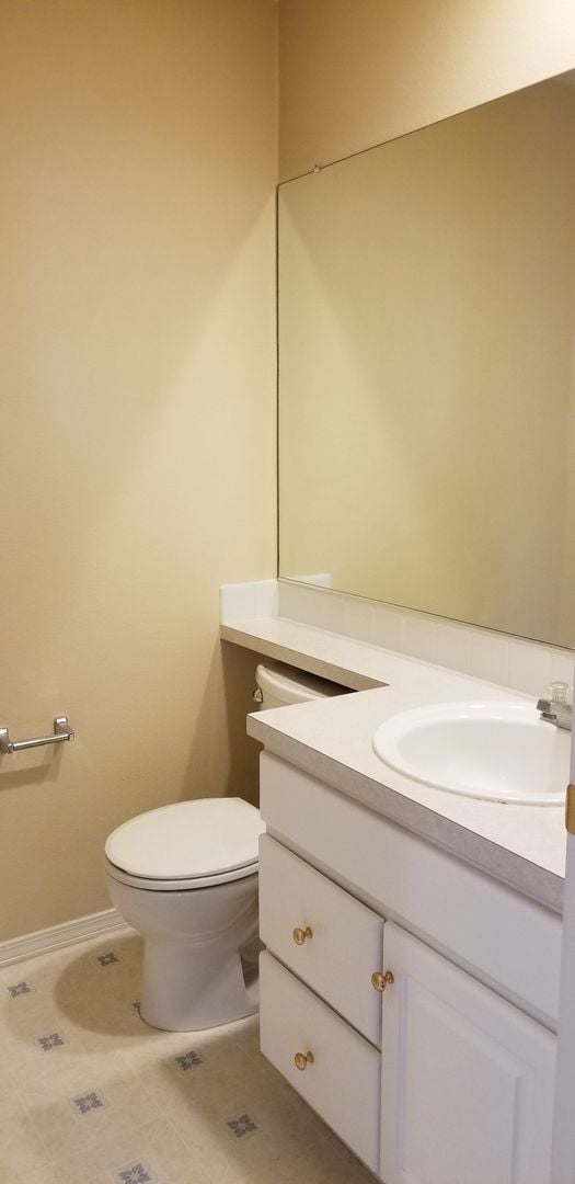 Building Photo - BETHANY CREST 3 BDRM, 2BTH
