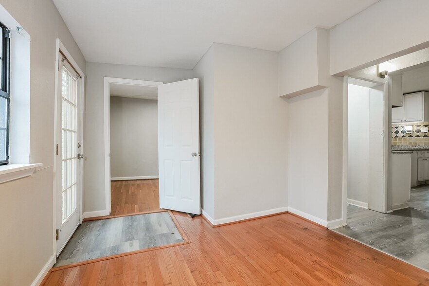 Building Photo - 4300 Willow St