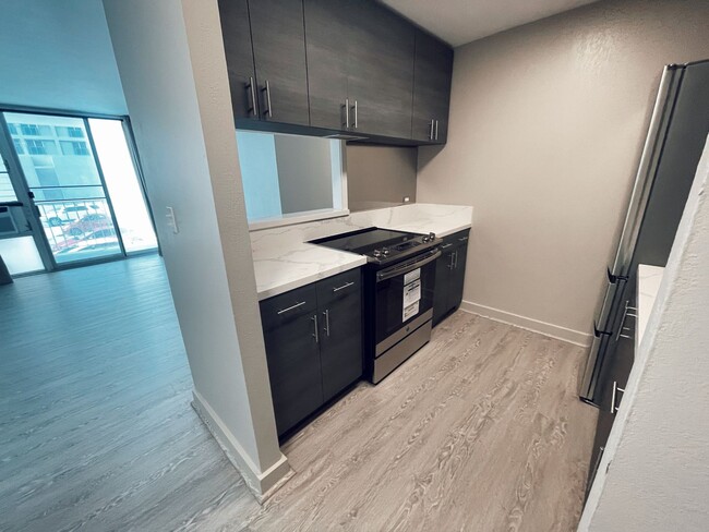 Building Photo - Pet Friendly 1 bed, 1 bath, 1 parking in A...