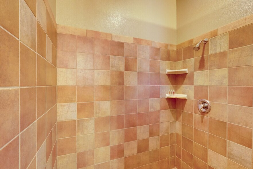 Building Photo - 2598 Rainbow Ave N