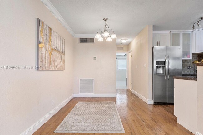 Building Photo - 2701 Middle River Dr