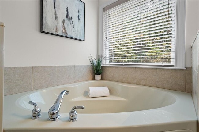 Building Photo - 3910 Dalwood Dr